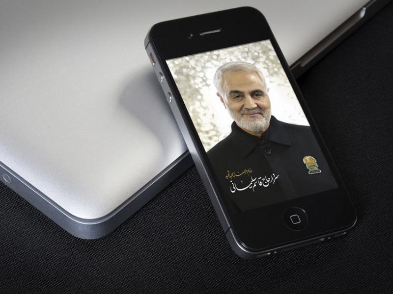 -طرح-لایه-باز-موکاپ-گوشی-آیفون