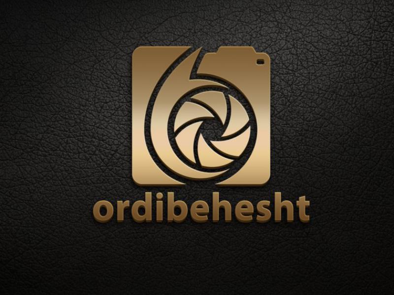 -طرح-لایه-باز-موکاپ-لوگوی-طلایی