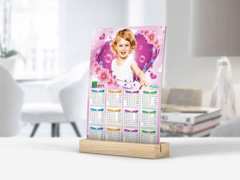 -طرح-لایه-باز-موکاپ-تقویم-رومیزی