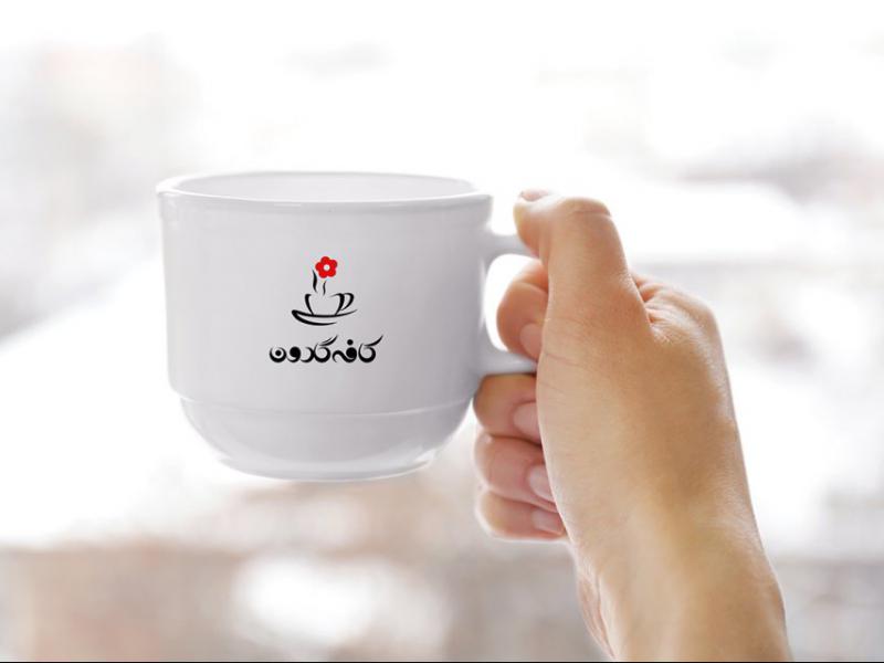 -لایه-باز-موکاپ-ماگ-در-دست