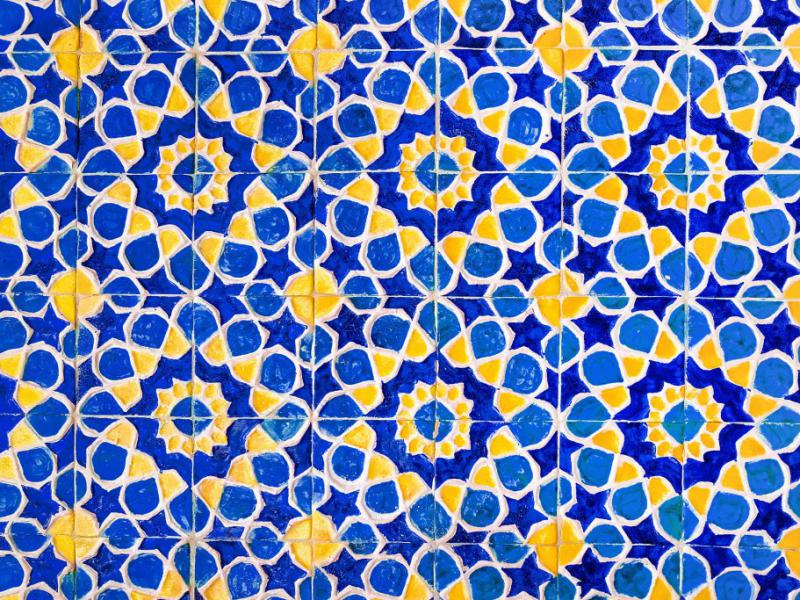 طرح-سنتی-رنگارنگ-روی-کاشی-و-سرامیک