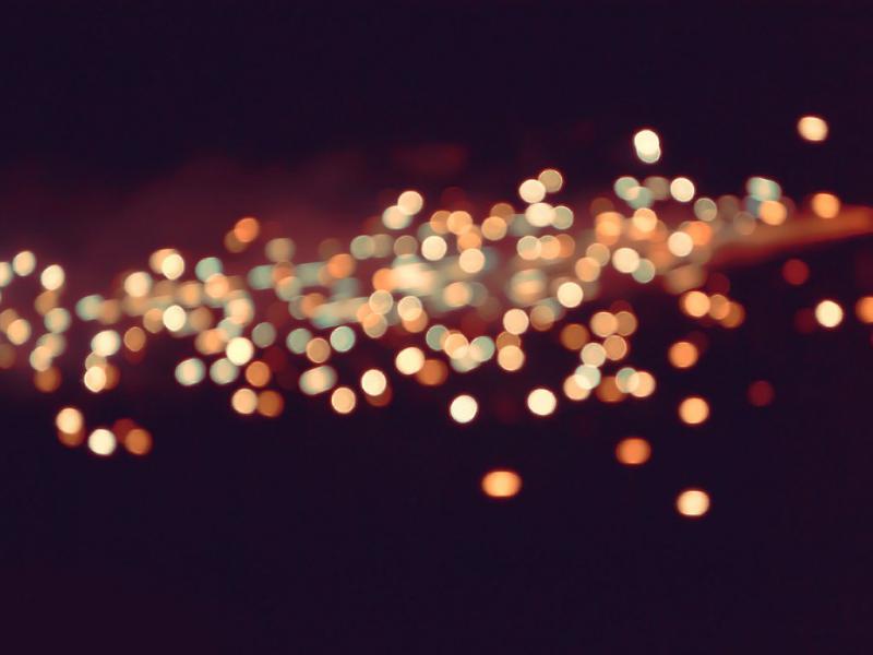 پس-زمینه-بلوری-مشکی-زرد-(شب)