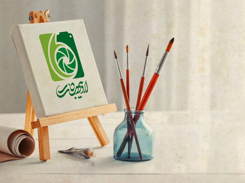 -موکاپ-پوستر-به-همراه-پایه-بوم