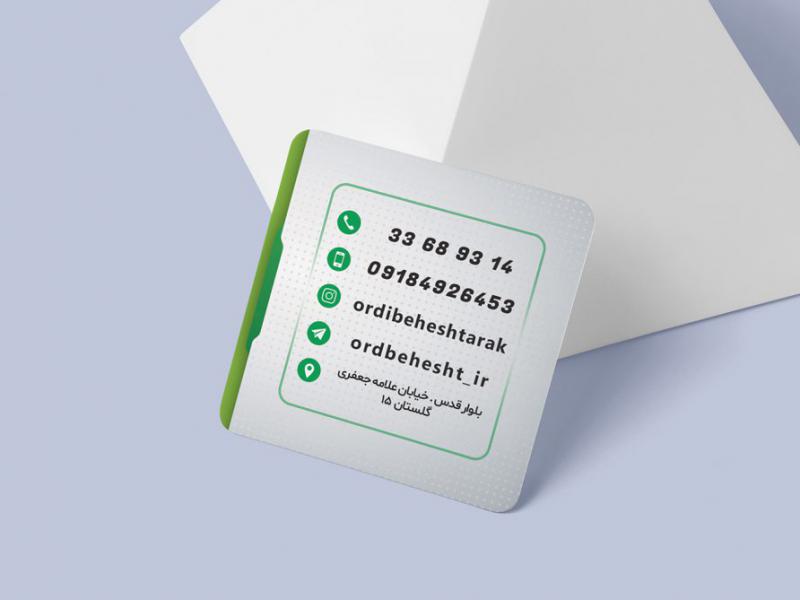 -موکاپ-کارت-ویزیت-مربع