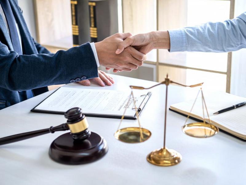 دانلود-عکس-با-کیفیت-وکیل