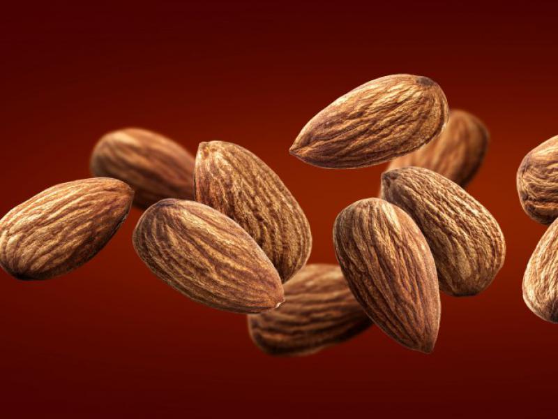 دانلود-عکس-با-کیفیت-بادام