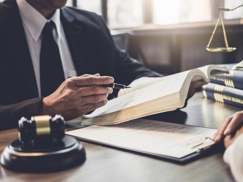 دانلود-عکس-با-کیفیت-وکیل