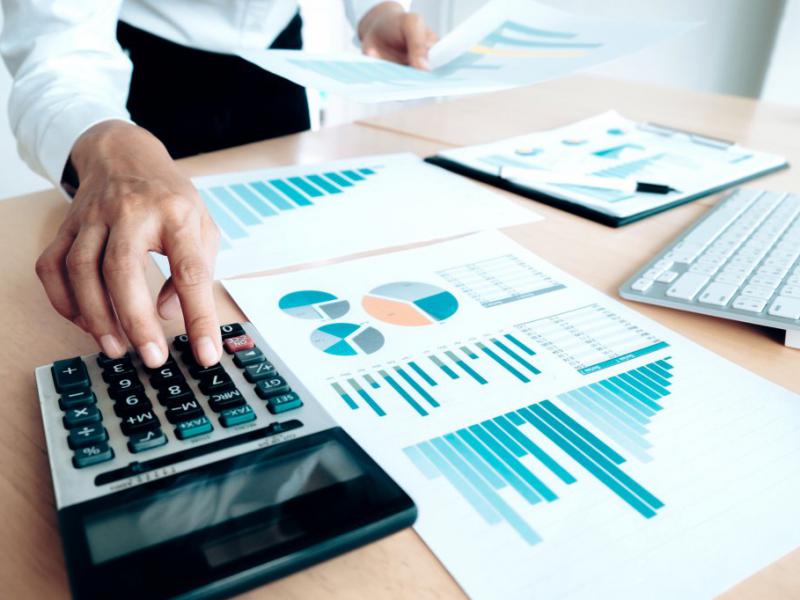دانلود-عکس-با-کیفیت-حسابدار