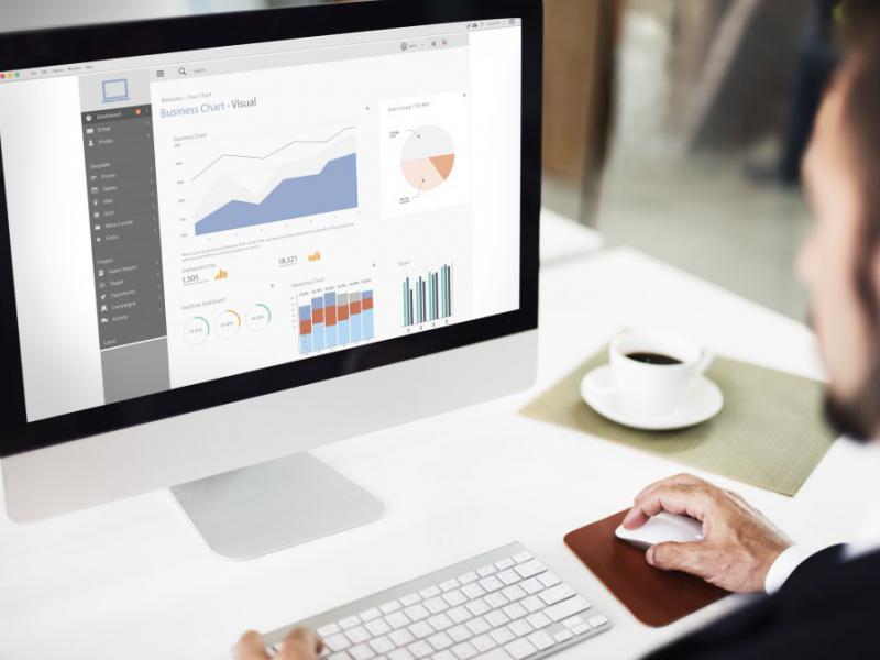 دانلود-عکس-با-کیفیت-حسابدار