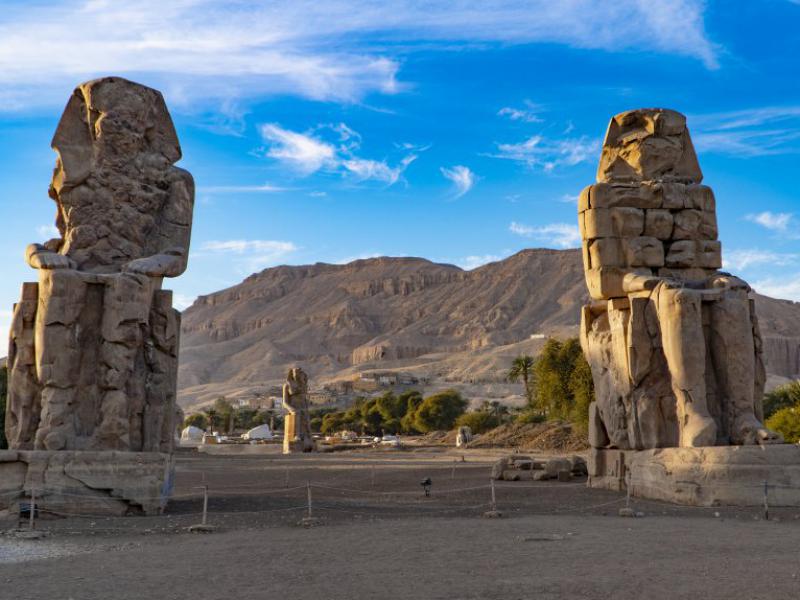 دانلود-عکس-با-کیفیت-عالی-مجسمه-با-نمای-مصری