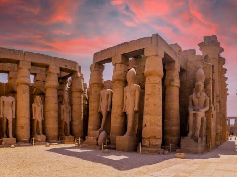 دانلود-عکس-با-کیفیت-عالی-مجسمه-فرعون-باستان-مصر