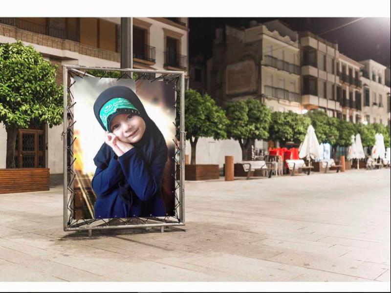 موکاپ--لایه-باز-استند-خیابانی