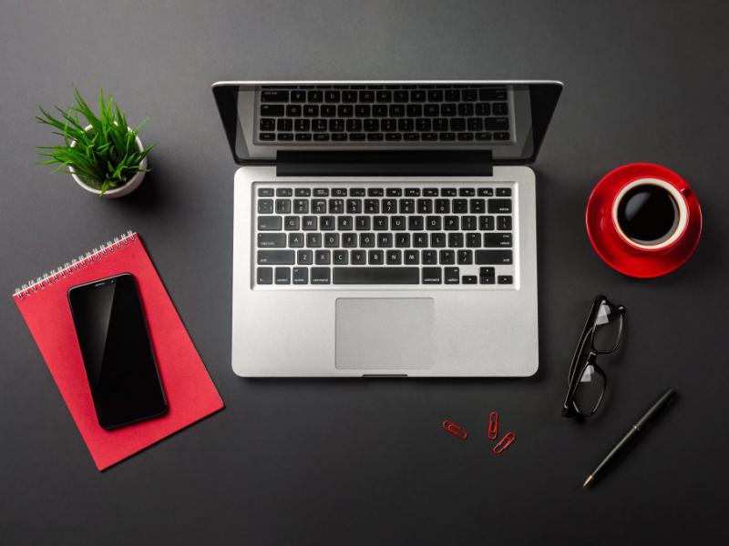 دانلود-عکس-با-کیفیت-عالی-میزکار-جذاب