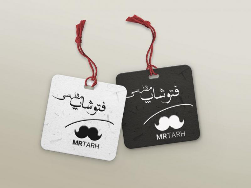 موکاپ-لیبل-و-اتیکت-مربعی-لباس-