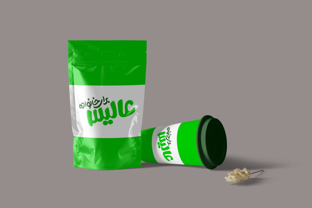 طرح لایه باز موکاپ لیوان و بسته بندی
