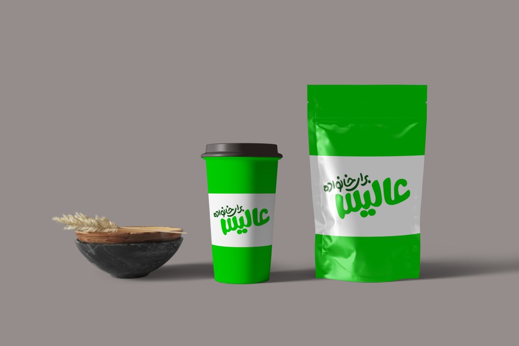 طرح لایه باز موکاپ لیوان و بسته بندی