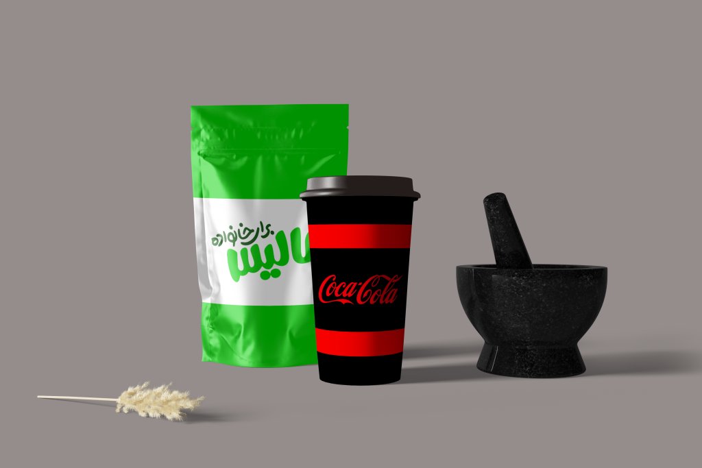 طرح لایه باز موکاپ لیوان و بسته بندی