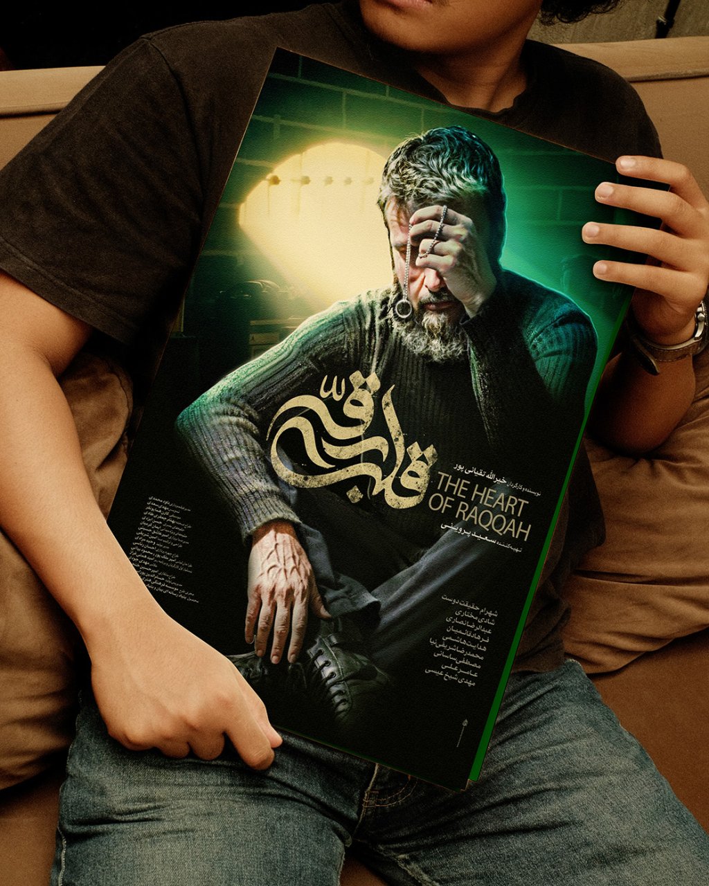  موکاپ لایه باز پوستر و کاغذ