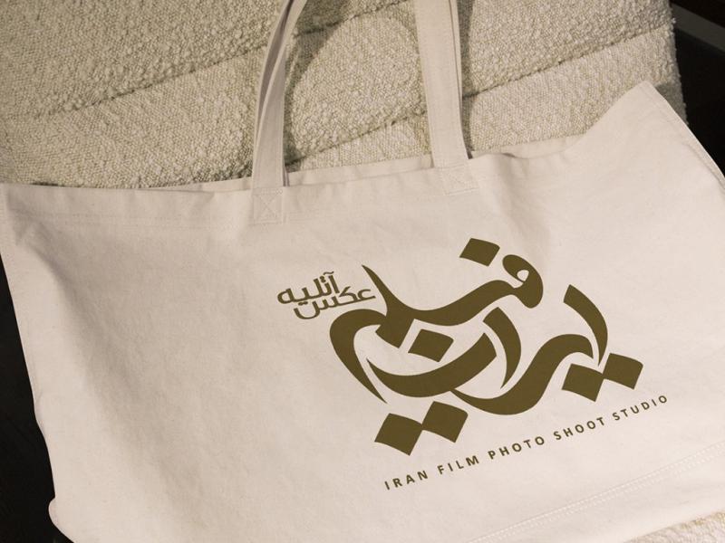 -لایه-باز-موکاپ-پاکت-خرید-و-هدیه