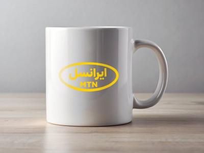 موکاپ لایه باز لوگو روی ماگ