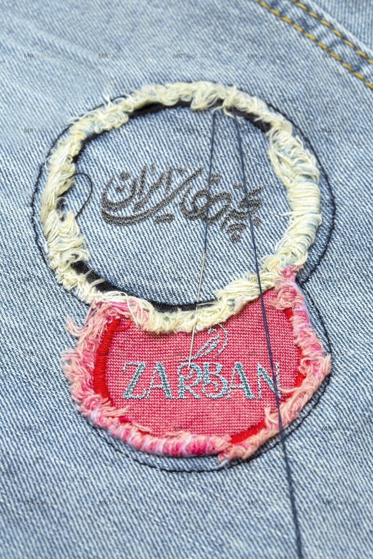 موکاپ-لایه-باز-لوگو-روی-پارچه