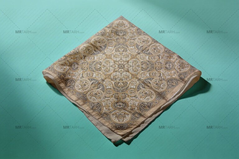 موکاپ-لایه-باز-شال-و-روسری